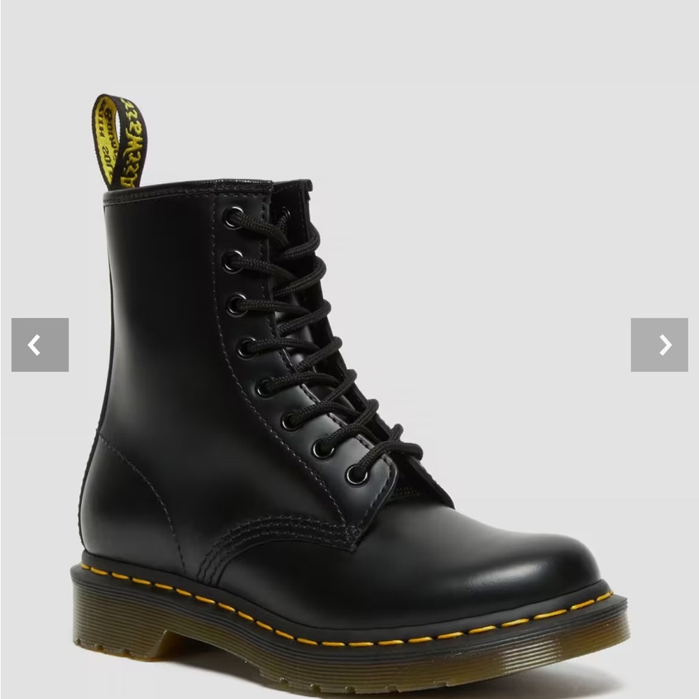 Dr. Martens 1460 Women's Smooth Leather Lace Up Boots. Size US women's 7